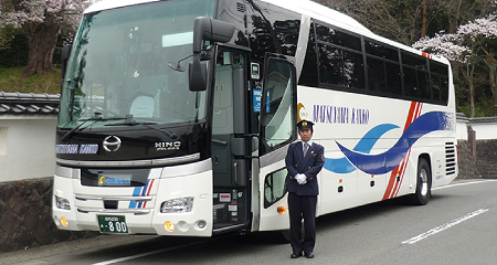 松山観光バス株式会社の貸切バス写真
