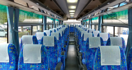レジャー開発株式会社のバス車内の写真