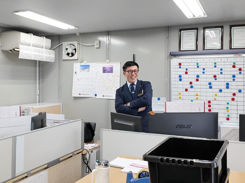 雑談をする並木さん