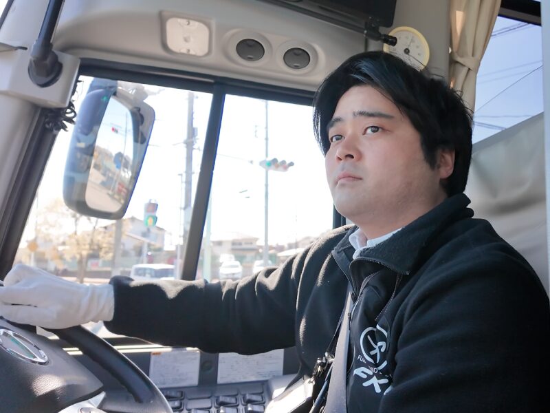 運転中の砂沢運転手