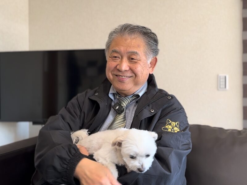 株式会社ORSの専務:小林さんと看板犬ししまる君